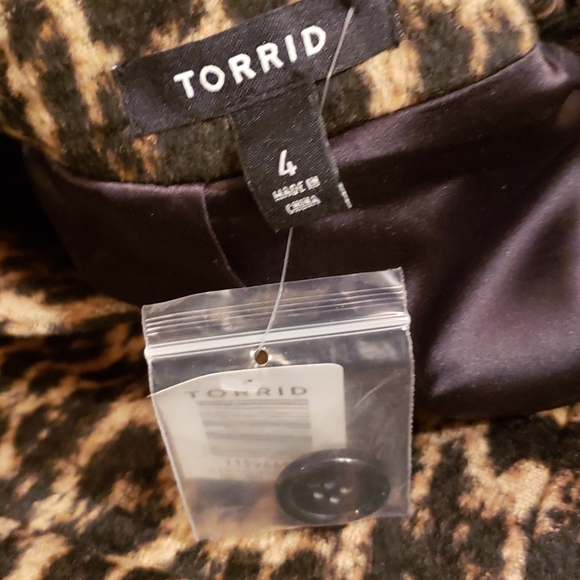 Beautiful torrid heavy coat - Picture 2 of 2